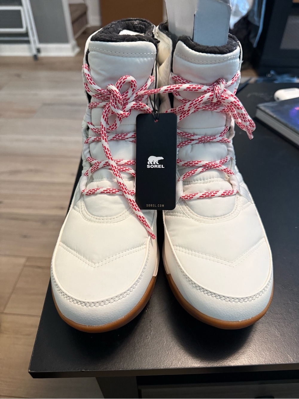 Sorel Women's White Winter Boots with Pink-Accent Laces BNWT Size 11